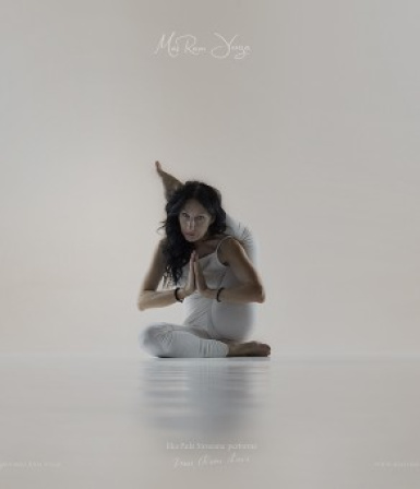 Mai-Ram-Devi-Eka-Pada-Sirsasana-Advanced-II-292x340-1.jpg
